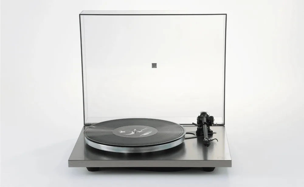 {"key":"thorens\/td-1500","aliases":["thorens\/td1500","thorens\/td1500draaitafelmettp150toonarmenortofon2melement","thorens\/td1500giradischimanualenerolucido","thorens\/td1500giradischimanualenocelucido","thorens\/td1500platenspeler","thorens\/td1500walnoot","thorens\/td1500walnootplatenspeler","thorens\/turntabletd1500"],"brand":"thorens","category":"turntable","created_at":"2026-10-29T13:04:48.743000Z","family":"thorens\/td-1600","family_order":0,"in_catalog":true,"msrp_cents":null,"name":"Thorens TD 1500","released":null,"slug":"td-1500","spec_completeness":{"highlight_filled":2,"highlight_total":2},"specs":{"width_mm":{"value":420,"unit":"mm","source":"https:\/\/www.thorens.com\/en\/products\/thorens-td-1500.html","verified":false,"note":"bron: \"Width\n42 cm\""},"depth_mm":{"value":360,"unit":"mm","source":"https:\/\/www.thorens.com\/en\/products\/thorens-td-1500.html","verified":false,"note":"bron: \"Length\n36 cm\""},"weight_kg":{"value":7.9,"unit":"kg","source":"https:\/\/www.thorens.com\/en\/products\/thorens-td-1500.html","verified":false,"note":"bron: \"Weight\n7,9 kg\""},"drive":{"value":"belt","unit":null,"source":"https:\/\/www.thorens.com\/en\/products\/thorens-td-1500.html","verified":false,"note":"bron: \"Belt drive\nwith polished precision belt\""},"operation":{"value":"manual","unit":null,"source":"https:\/\/www.thorens.com\/en\/products\/thorens-td-1500.html","verified":false,"note":"bron: \"the new Thorens TD 1500 is a fully manual turntable\""},"speeds":{"value":["rpm33","rpm45"],"unit":null,"source":"https:\/\/multifoon.nl\/product\/thorens-td-1500\/","verified":false,"note":"bron: \"33 toeren  ja    45 toeren  ja    78 toeren  nee\""},"built_in_phono":{"value":false,"unit":null,"source":"https:\/\/multifoon.nl\/product\/thorens-td-1500\/","verified":false,"note":"bron: \"phonovoorversterker  nee\""},"cartridge":{"value":"Ortofon 2M Bronze","unit":null,"source":"https:\/\/www.thorens.com\/en\/products\/thorens-td-1500.html","verified":false,"note":"bron: \"Ortofon 2 M Bronze\""},"warranty_years":{"value":3,"unit":"jaar","source":"https:\/\/multifoon.nl\/product\/thorens-td-1500\/","verified":false,"note":"bron: \"garantie  3 jaar\""}},"status":"available","successor_of":null,"synced_at":"2026-10-29T18:51:06.864000Z","variants":[{"sku":"78-1"},{"color":"Walnut"},{"color":"Black"},{"sku":"4260623590791","color":"Zwart","gtin":"4260623590791"},{"sku":"0009579-MRC"},{"sku":"0009580-MRC"},{"sku":"THO-TD-1500","color":"Hoogglans","gtin":"4260623590807"},{"sku":"F64FA8F0-237D-4F26-8EBE-F13B7CF3AD66","color":"Zwart"},{"color":"Bronze"},{"sku":"B58EFD45-68D7-4015-B7FB-0AB35C1FB19C"},[]],"user_rating":null,"cartridge_ref":"ortofon-2m-bronze","image":"\/img\/m\/thorens\/td-1500.webp","image_source":{"url":"https:\/\/audiozaal.com\/wp-content\/uploads\/2022\/05\/20210722_Thorens-TD1500-BLK-HGL_05_72.jpg","source_id":"audiozaal"},"images":[{"path":"\/img\/m\/thorens\/td-1500.webp","thumb":"\/img\/m\/thorens\/td-1500-t.webp","width":1000,"height":667,"source_id":"audiozaal","source_url":"https:\/\/audiozaal.com\/wp-content\/uploads\/2022\/05\/20210722_Thorens-TD1500-BLK-HGL_05_72.jpg"}],"id":"6ae344711cce765ae0af2a39"}