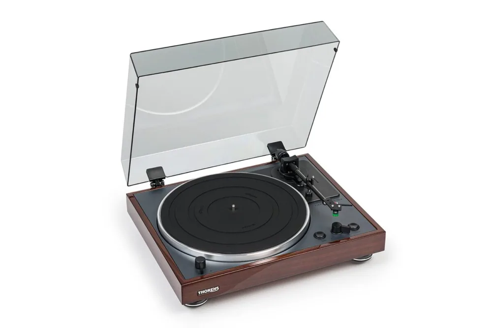 {"key":"argon-audio\/tt-4-mk2","aliases":["argon-audio\/tt4mk2","argon-audio\/tt4mk2mahogany","argon-audio\/tt4mk2walnoot"],"brand":"argon-audio","category":"turntable","created_at":"2026-10-27T20:52:58.475000Z","family":"argon-audio\/tt","family_order":3,"in_catalog":true,"msrp_cents":null,"name":"Argon Audio TT-4 MK2","released":null,"slug":"tt-4-mk2","spec_completeness":{"highlight_filled":2,"highlight_total":2},"specs":{"drive":{"value":"belt","unit":null,"source":"https:\/\/www.hifiklubben.nl\/argon-audio-tt-4-mk2-platenspeler\/argtt4mk2bk\/","verified":false,"note":"bron: \"Driver: \"Snaaraandrijving\"\""},"speeds":{"value":["rpm33","rpm45"],"unit":null,"source":"https:\/\/www.hifiklubben.nl\/argon-audio-tt-4-mk2-platenspeler\/argtt4mk2bk\/","verified":false,"note":"bron: \"Snelheid: \"33, 45\"\""},"operation":{"value":"manual","unit":null,"source":"https:\/\/www.hifiklubben.nl\/argon-audio-tt-4-mk2-platenspeler\/argtt4mk2bk\/","verified":false,"note":"bron: \"Automatisch: \"Nee\"\""},"built_in_phono":{"value":true,"unit":null,"source":"https:\/\/www.hifiklubben.nl\/argon-audio-tt-4-mk2-platenspeler\/argtt4mk2bk\/","verified":false,"note":"bron: \"Ingebouwde RIAA-voorversterker (uitschakelbaar)\""},"cartridge":{"value":"Ortofon 2M Blue","unit":null,"source":"https:\/\/www.hifiklubben.nl\/argon-audio-tt-4-mk2-platenspeler\/argtt4mk2bk\/","verified":false,"note":"bron: \"Element: \"Ortofon 2M Blue\"\""},"weight_kg":{"value":8.2,"unit":"kg","source":"https:\/\/www.hifiklubben.nl\/argon-audio-tt-4-mk2-platenspeler\/argtt4mk2bk\/","verified":false,"note":"bron: \"Gewicht (kg): \"8,2\"\""},"width_mm":{"value":420,"unit":"mm","source":"https:\/\/www.hifiklubben.nl\/argon-audio-tt-4-mk2-platenspeler\/argtt4mk2bk\/","verified":false,"note":"bron: \"42 x 14,2 x 35,5 cm (breedte x hoogte x diepte)\""},"height_mm":{"value":142,"unit":"mm","source":"https:\/\/www.hifiklubben.nl\/argon-audio-tt-4-mk2-platenspeler\/argtt4mk2bk\/","verified":false,"note":"bron: \"42 x 14,2 x 35,5 cm (breedte x hoogte x diepte)\""},"depth_mm":{"value":355,"unit":"mm","source":"https:\/\/www.hifiklubben.nl\/argon-audio-tt-4-mk2-platenspeler\/argtt4mk2bk\/","verified":false,"note":"bron: \"42 x 14,2 x 35,5 cm (breedte x hoogte x diepte)\""}},"status":"available","successor_of":"argon-audio\/tt-4","synced_at":"2026-10-29T18:51:06.864000Z","variants":[{"sku":"5706957017256","color":"Zwart","gtin":"5706957017256"},{"sku":"5706957017287","color":"Wit","gtin":"5706957017287"},{"sku":"5706957017263","gtin":"5706957017263"},{"sku":"5706957017270","gtin":"5706957017270"}],"user_rating":{"score5":4.88,"count":119,"sources":[{"source_id":"hifiklubben","shop_name":"HiFi Klubben","url":"https:\/\/www.hifiklubben.nl\/argon-audio-tt-4-mk2-draaitafel\/argtt4mk2bk\/","score5":4.88,"count":119}],"updated_at":"2026-10-29T17:37:42.503000Z"},"image":"\/img\/m\/argon-audio\/tt-4-mk2.webp","image_source":{"url":"https:\/\/www.hifi.eu\/media\/catalog\/product\/a\/r\/argtt4mk2bk_o_01.jpg","source_id":"hifi-eu"},"images":[{"path":"\/img\/m\/argon-audio\/tt-4-mk2.webp","thumb":"\/img\/m\/argon-audio\/tt-4-mk2-t.webp","width":1000,"height":1000,"source_id":"hifi-eu","source_url":"https:\/\/www.hifi.eu\/media\/catalog\/product\/a\/r\/argtt4mk2bk_o_01.jpg"}],"cartridge_ref":"ortofon-2m-blue","id":"6ae10f2a1cce765ae09f89ef"}
